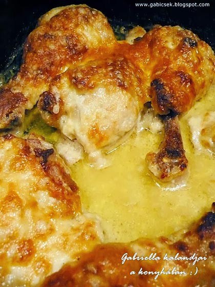 Mustáros-fokhagymás-tejfölös mártásban sült csirkeco
